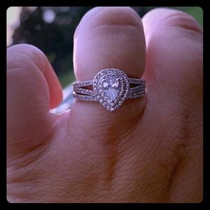 Pear shaped bridal set